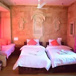 Mud Mirror Guesthouse