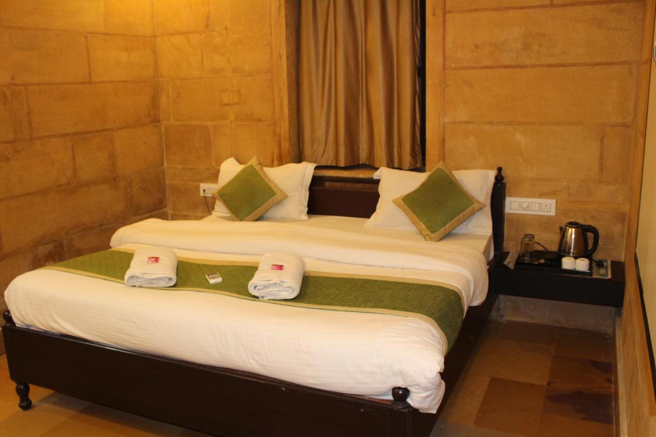 Guest house Chirag Haveli - Near Golden 2*