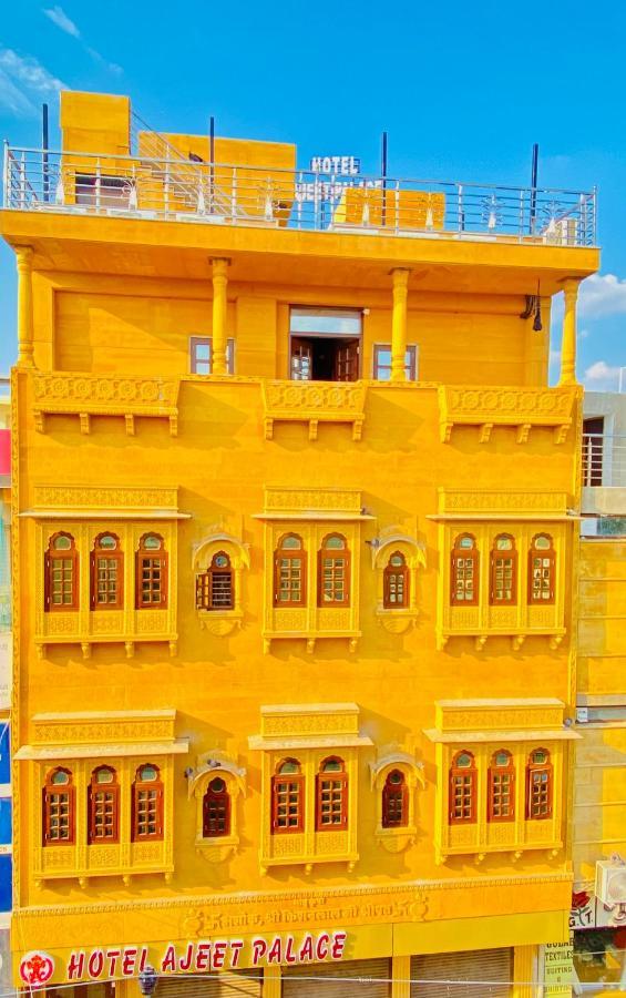 Ajeet Palace Hotel 3*