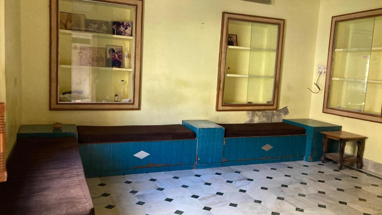 Roop Mahal 2*