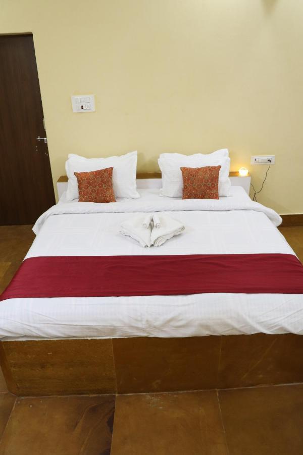 Homestay The Urmila Palace *