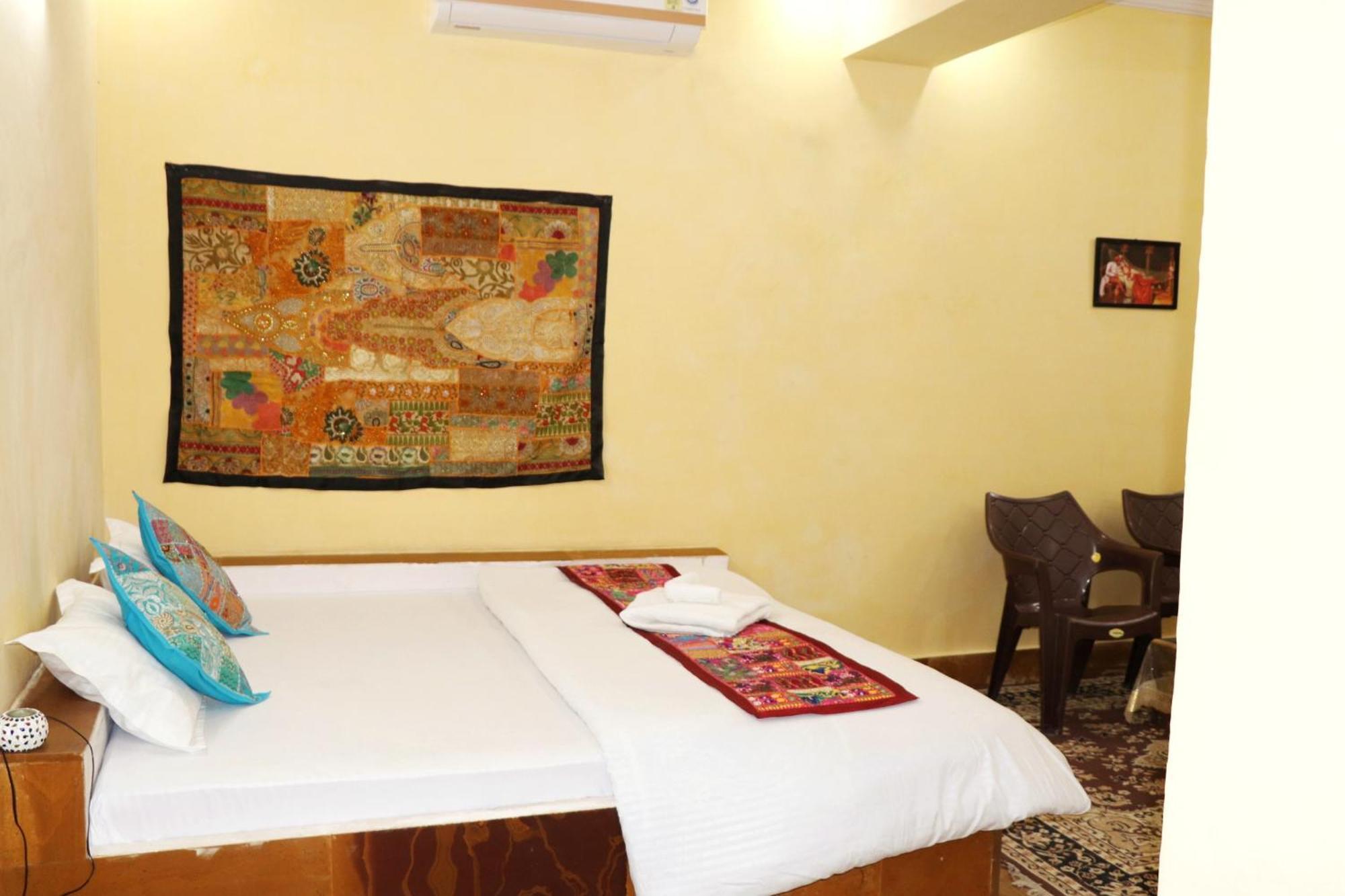 Homestay The Urmila Palace *