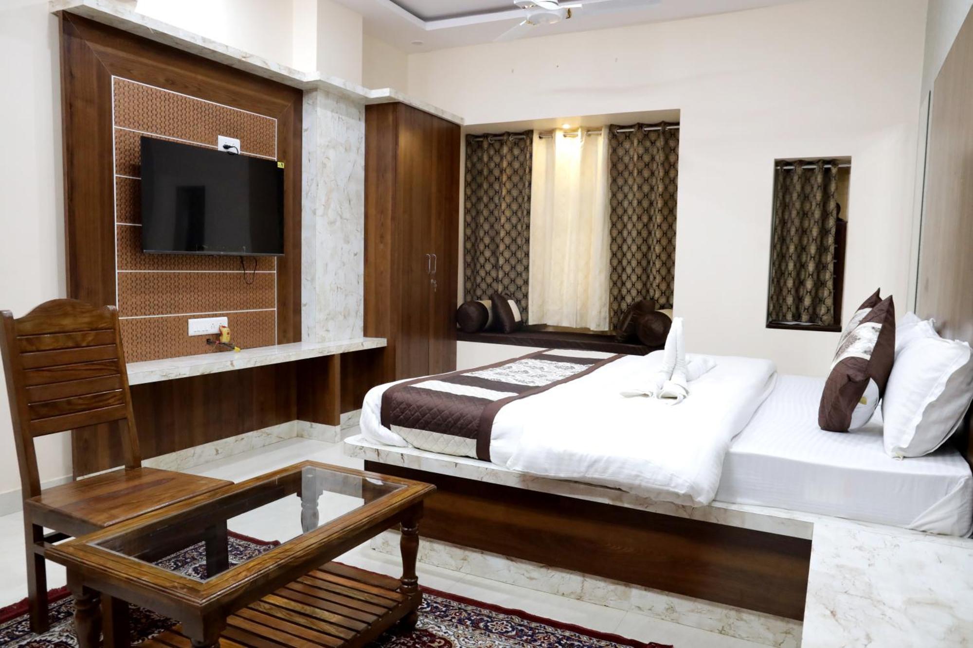 Ajeet Palace Hotel