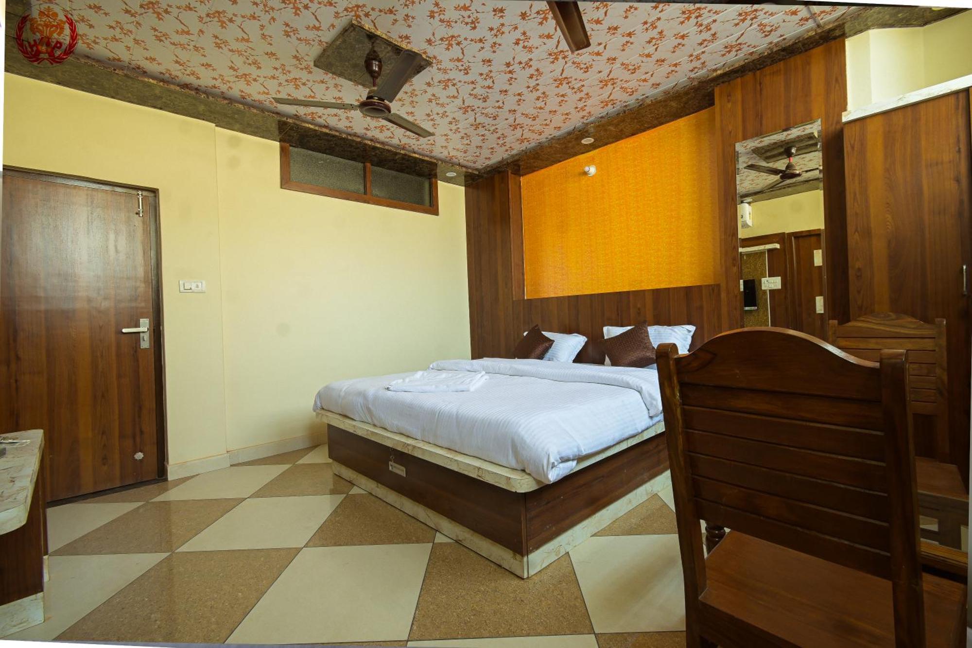 Hotel Ajeet Palace