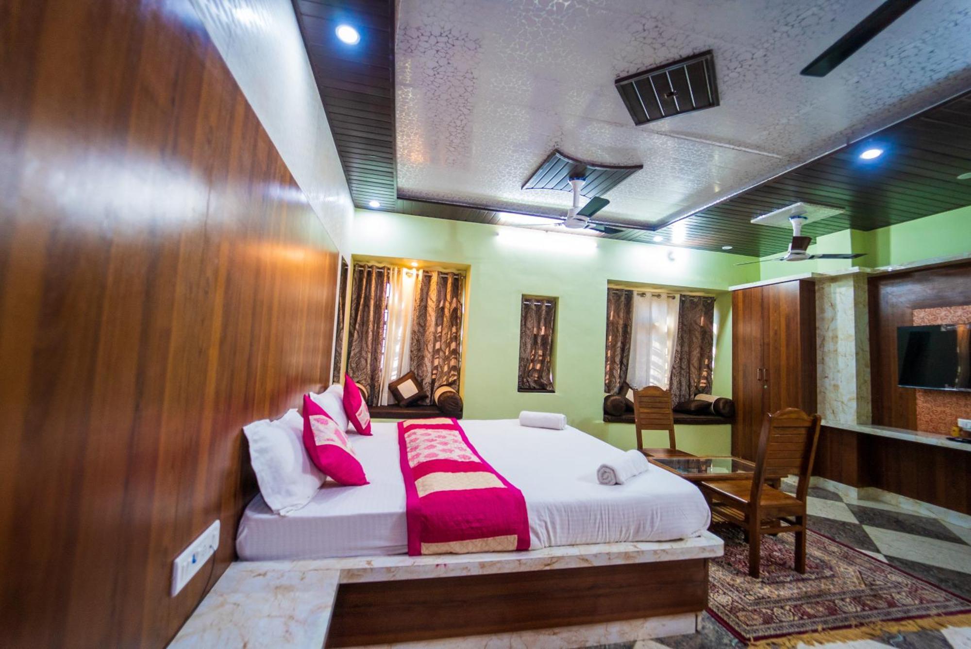 Ajeet Palace Hotel
