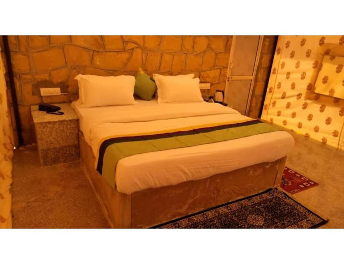 Desert Glory Resort, *