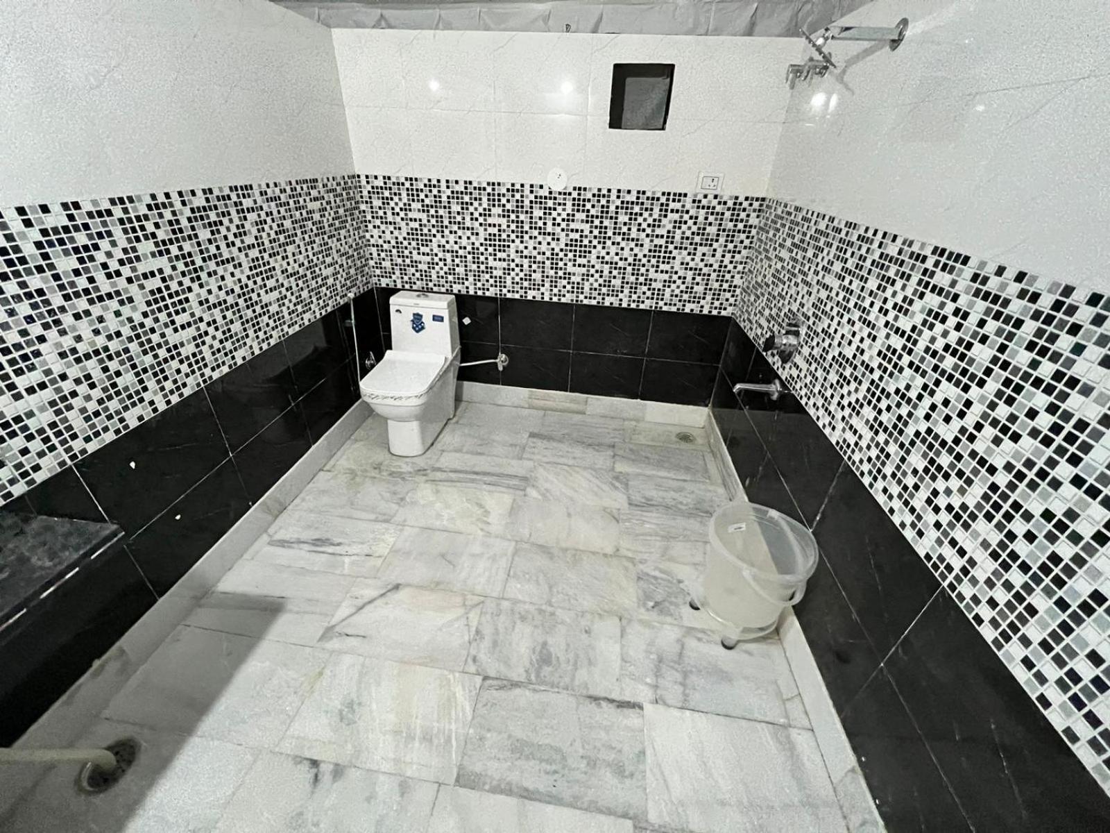 In Luxury Camp Hotel