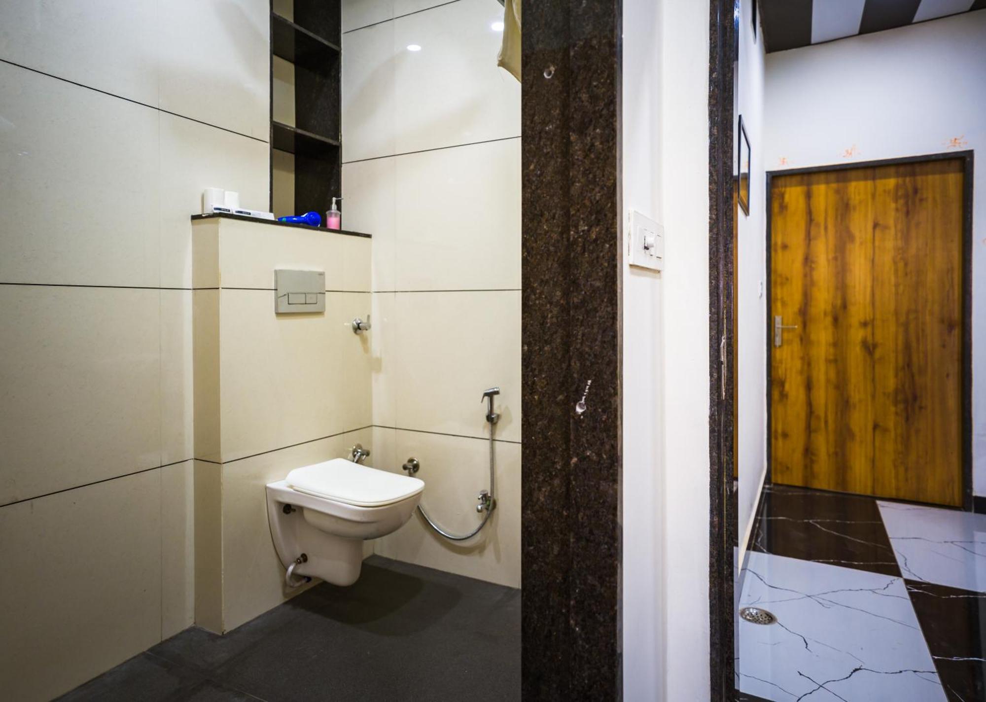 Ratan Hotel 2*