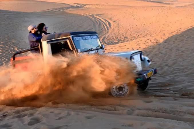 In Luxury Camp 4* Jaisalmer