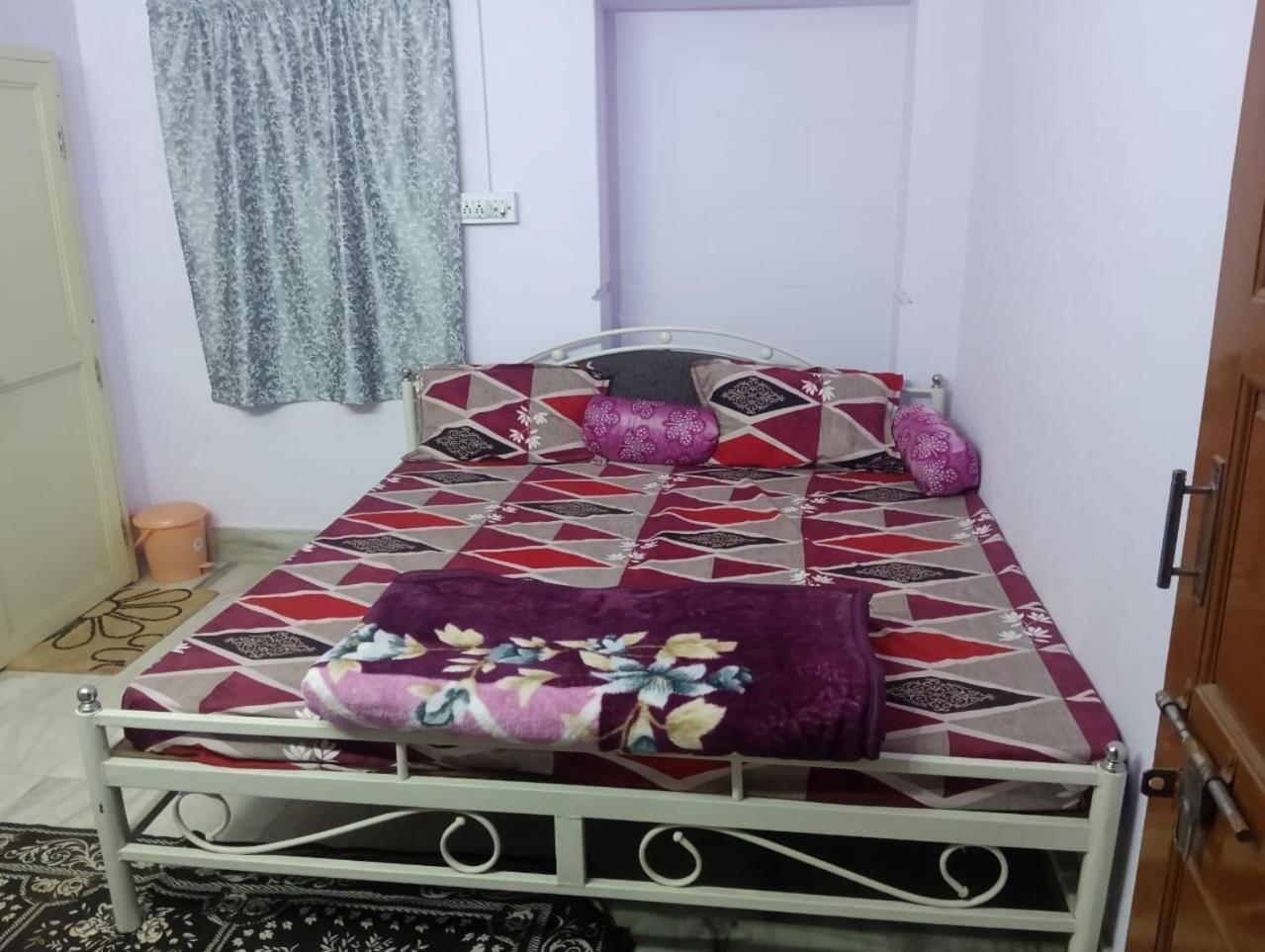 Apartment Thakur Ji