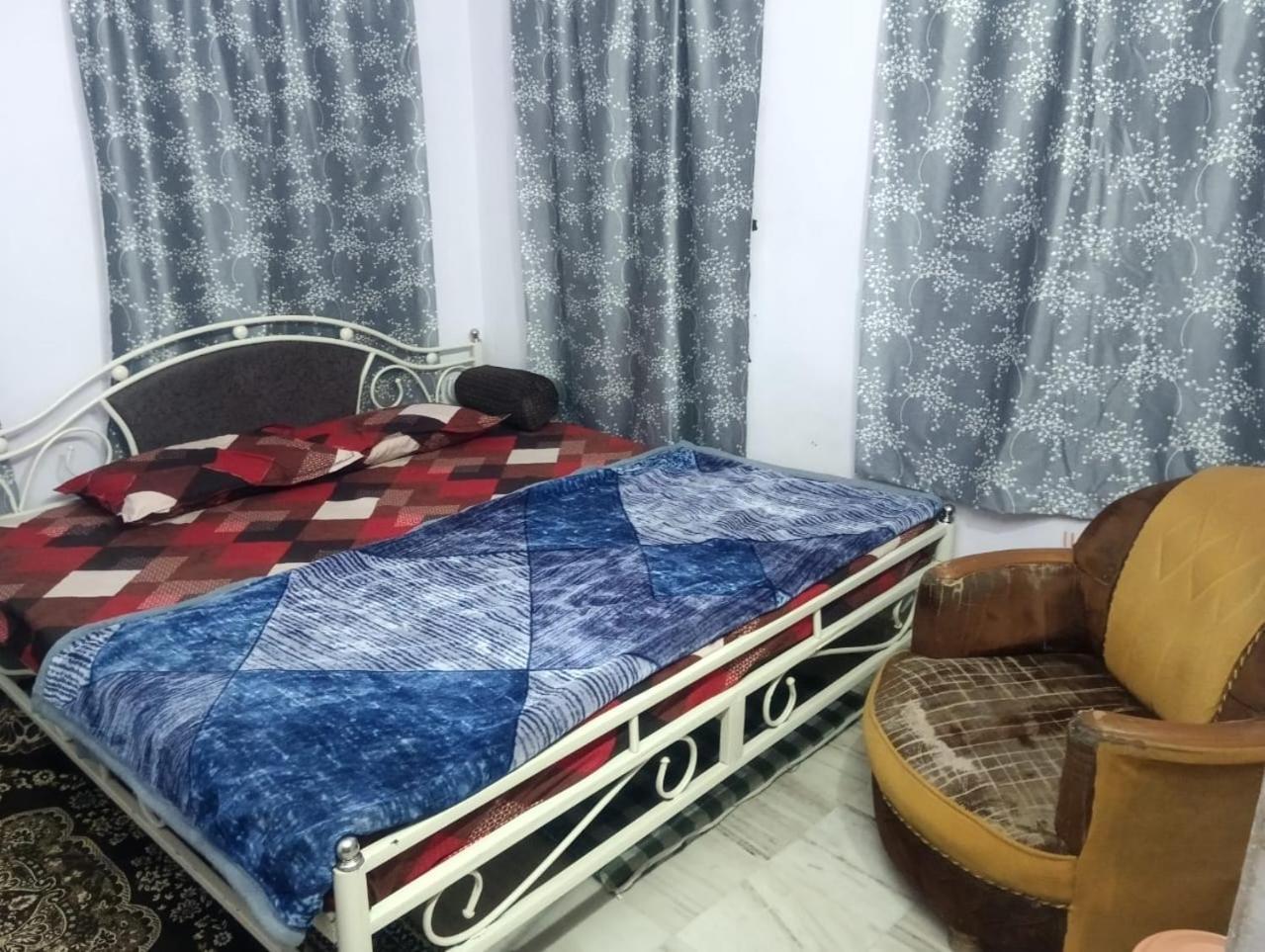 Apartment Thakur Ji *