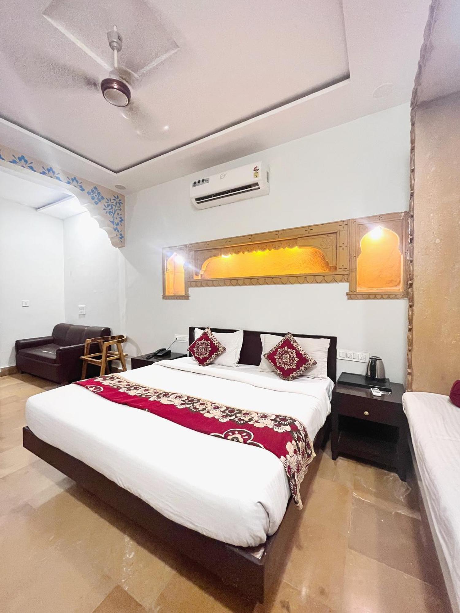Guest house Chirag Haveli - Near Golden