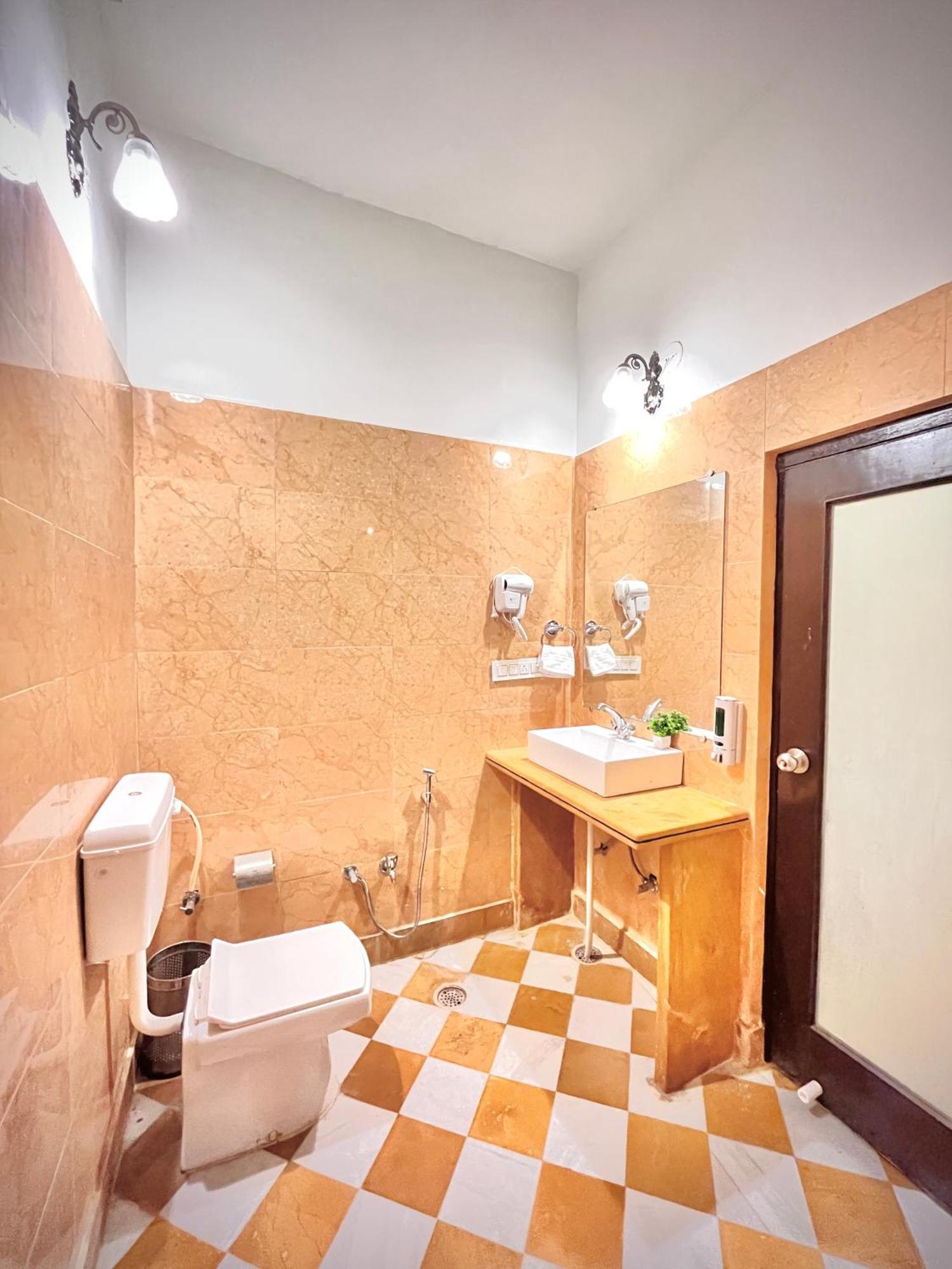 Chirag Haveli - Near Golden Guest house 2*