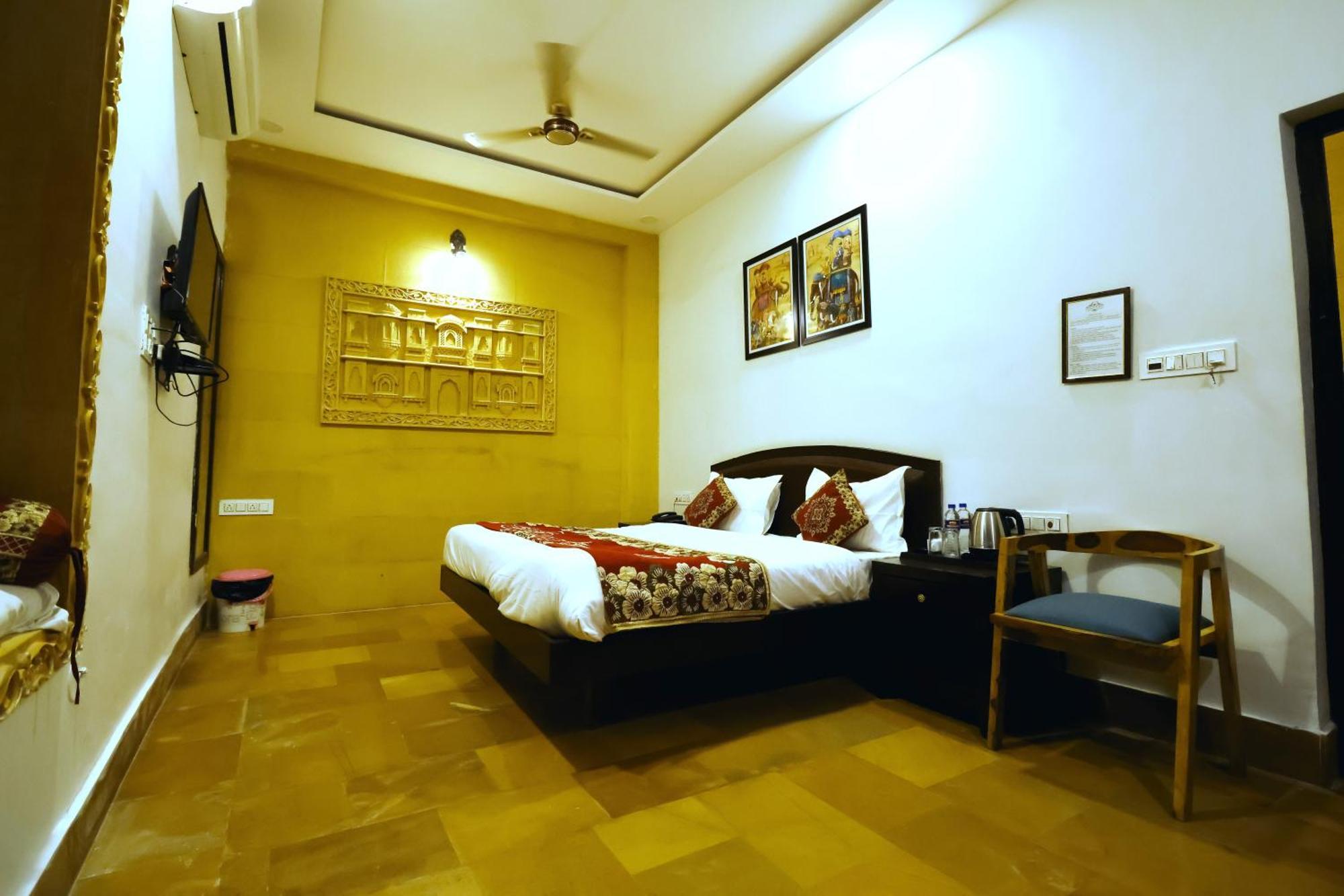 Chirag Haveli - Near Golden Guest house