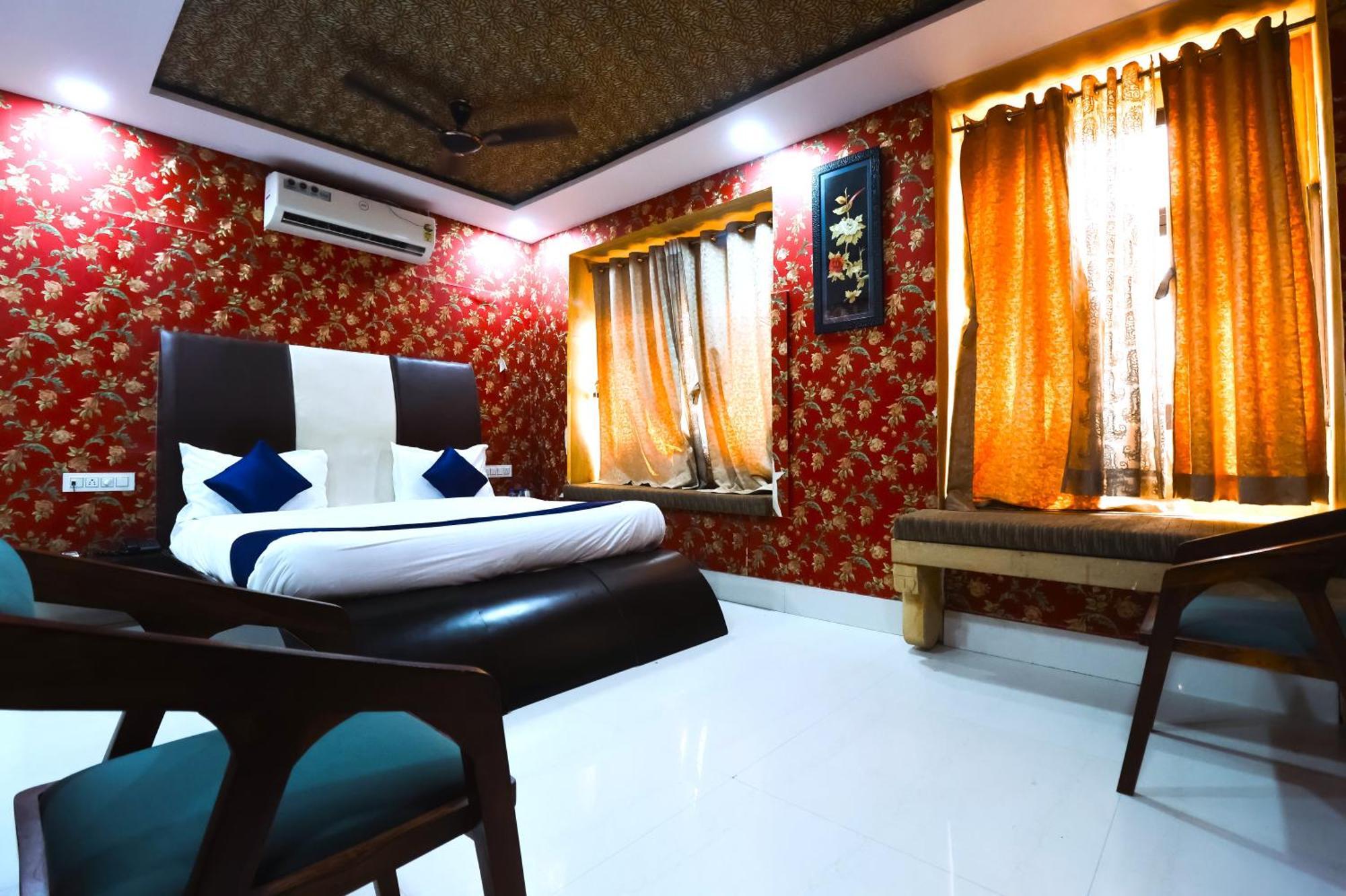 Guest house Chirag Haveli - Near Golden 2*