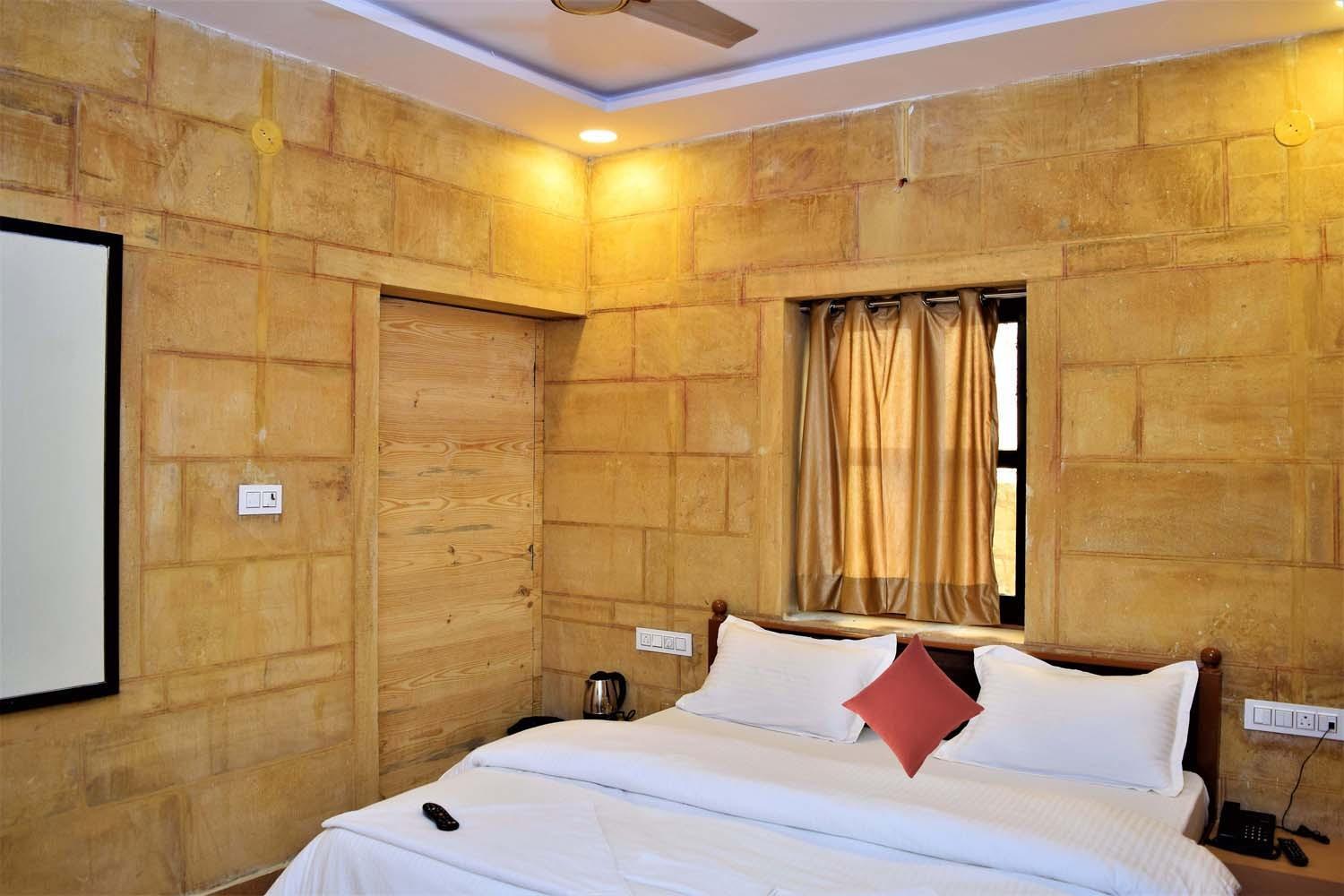 Chirag Haveli - Near Golden 2*
