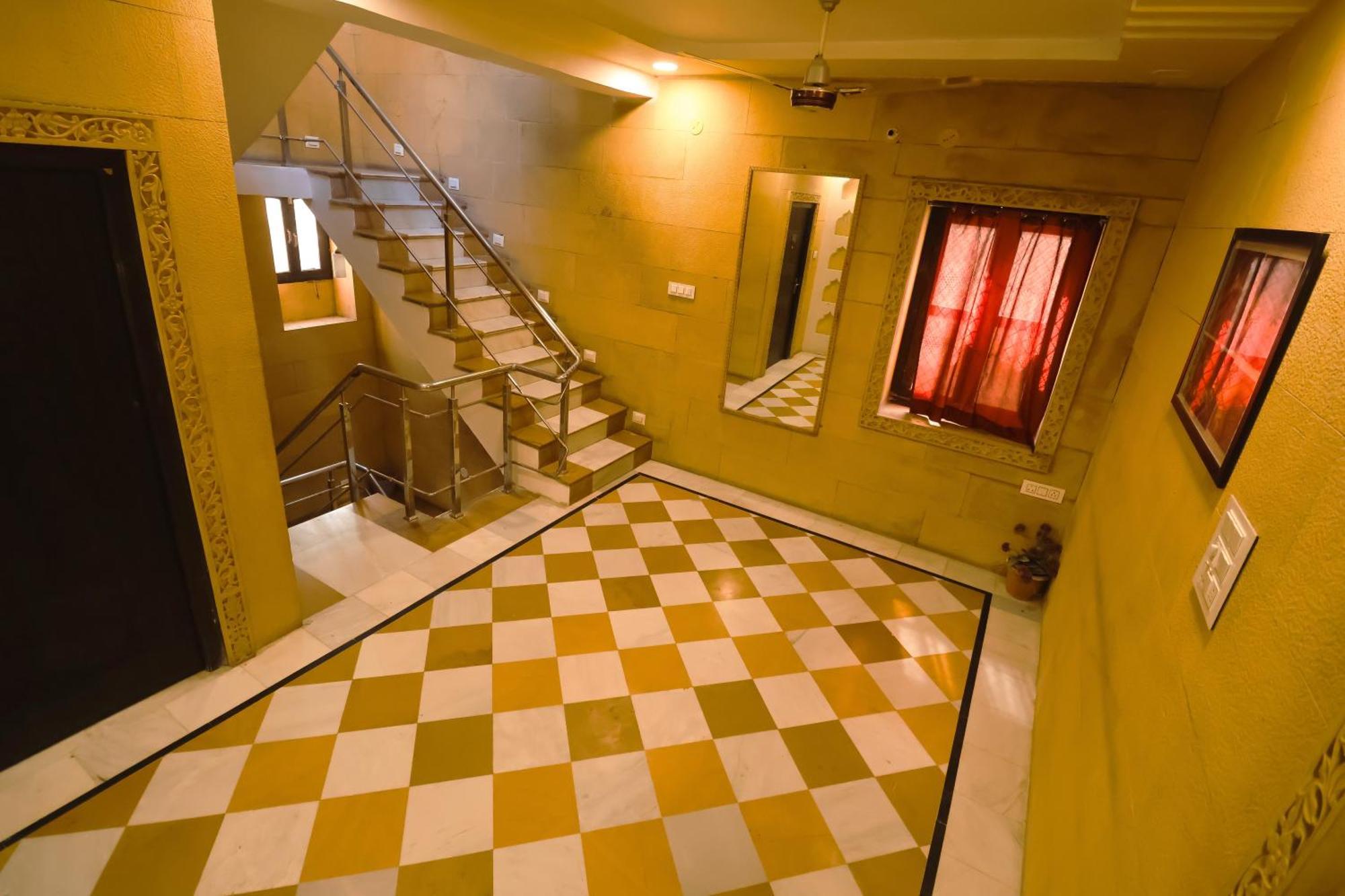 Chirag Haveli - Near Golden 2*