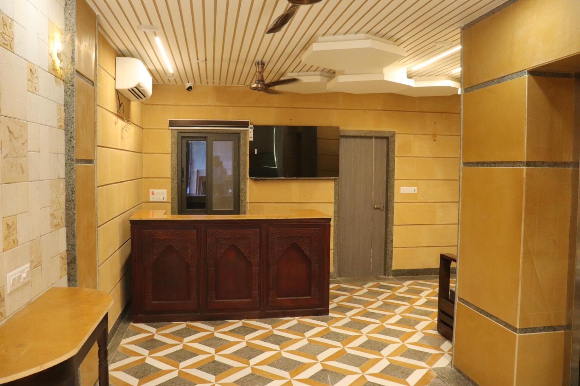 M R Paradise Hotel 3*