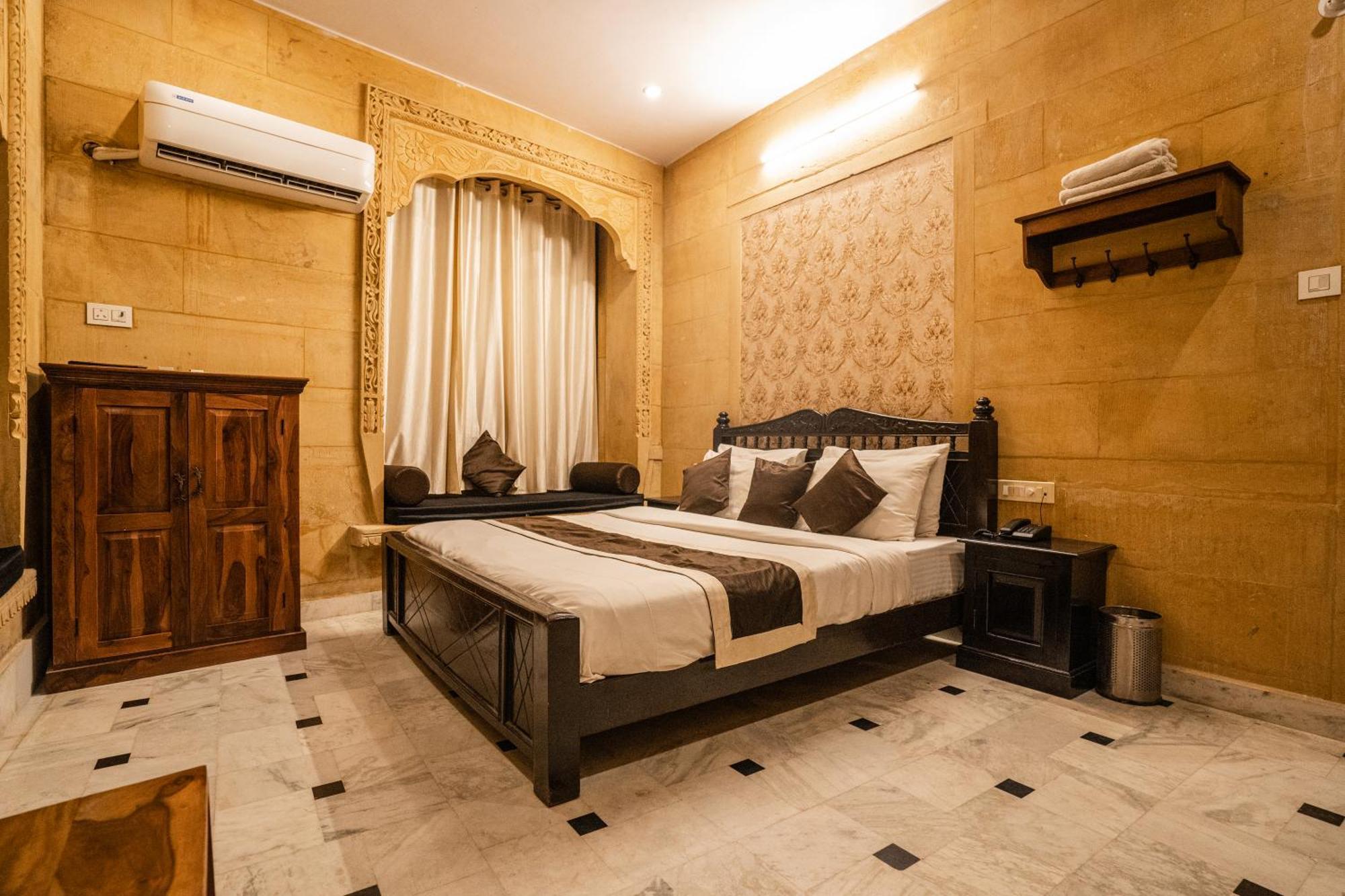 Royal Hotel