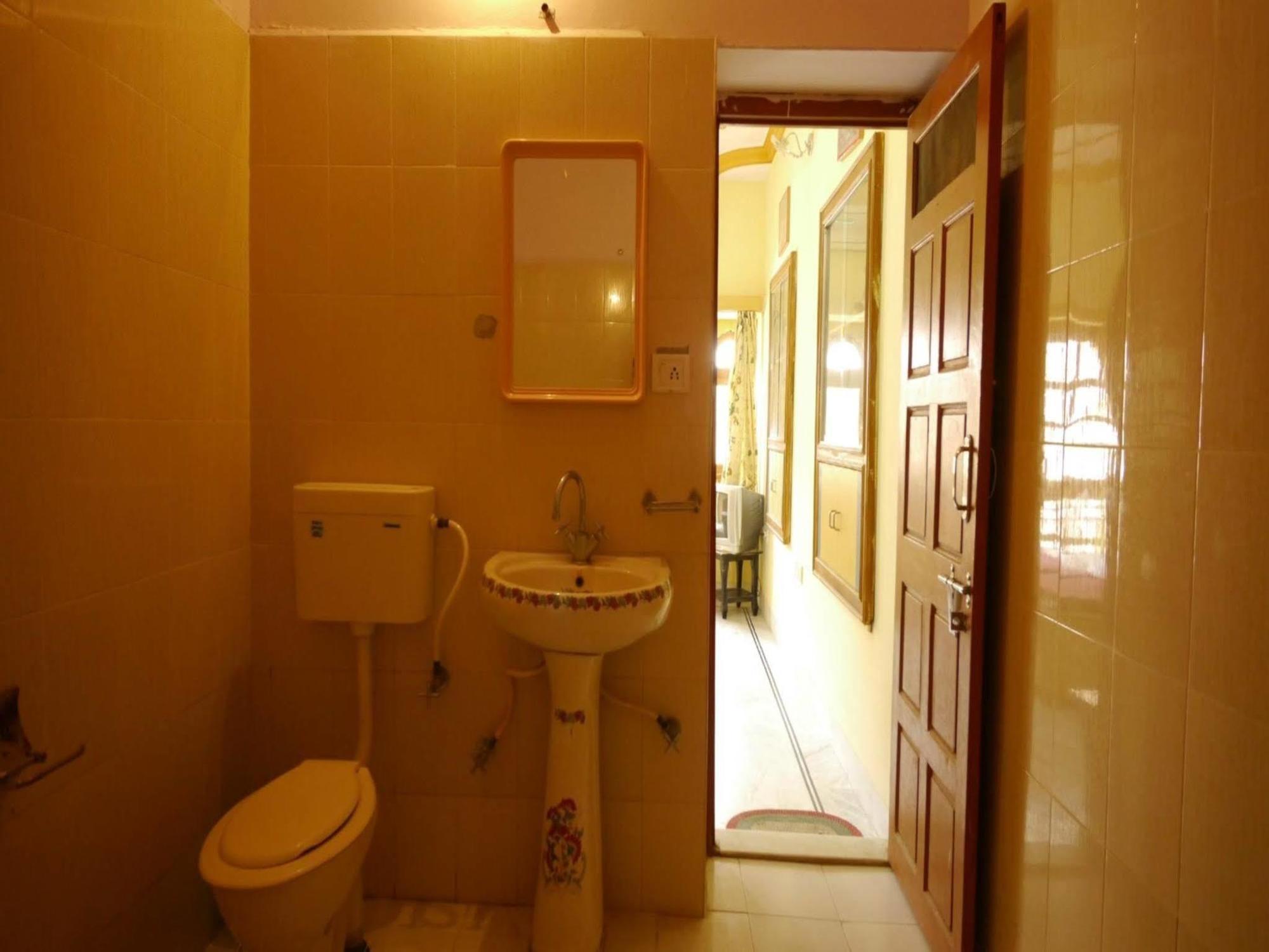 Bed & Breakfast Roop Mahal 2*