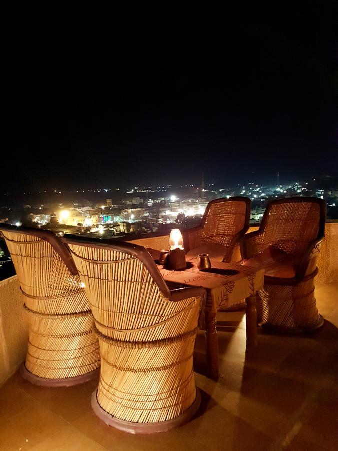 Victoria Hotel 2*
