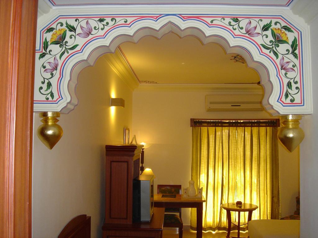 Deoki Niwas Palace 3*