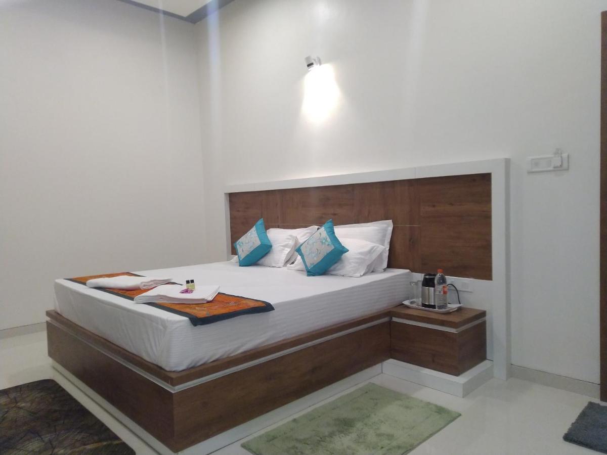Aapni Haveli Hotel 2*