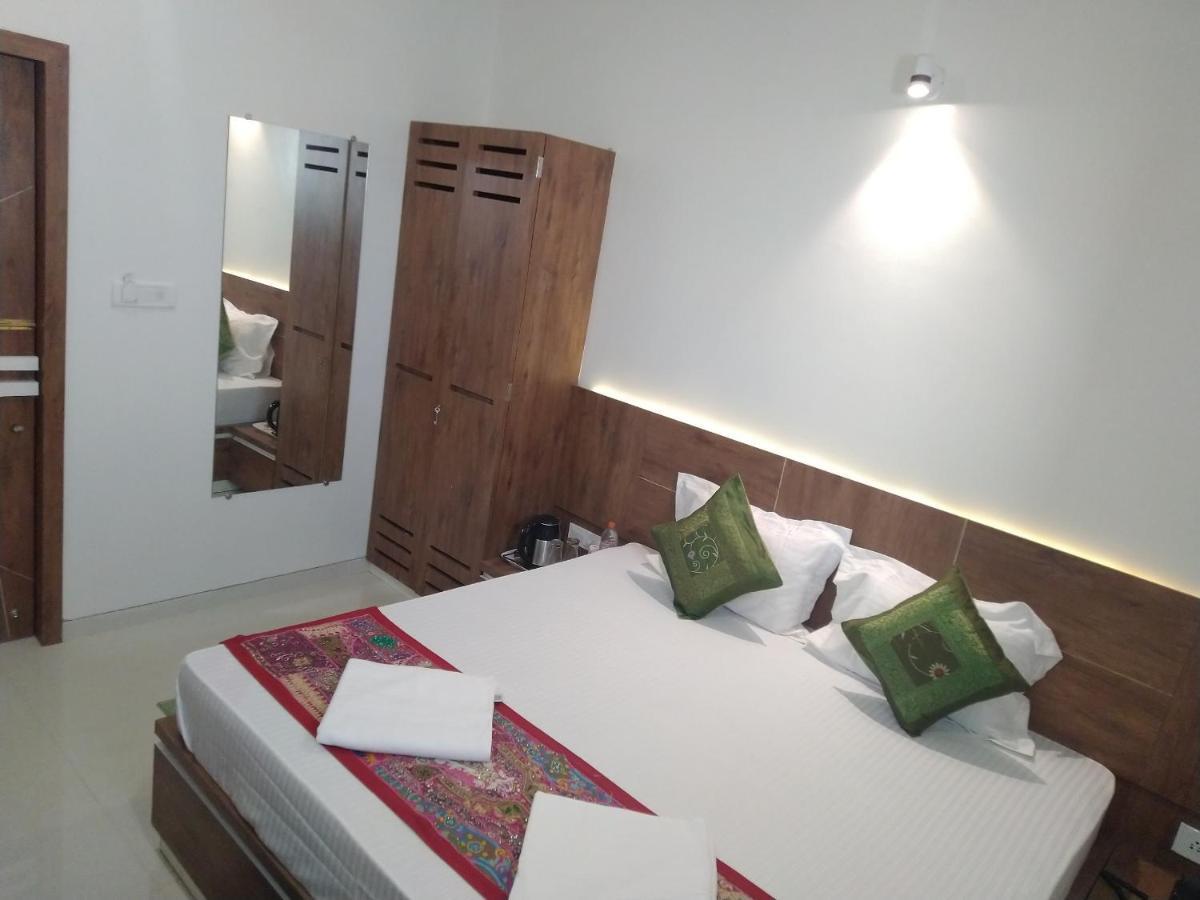 Hotel Aapni Haveli 2*