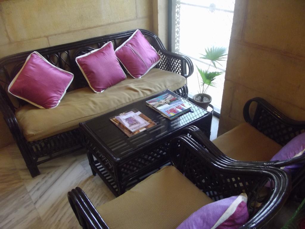 Shahi Garh Hotel
