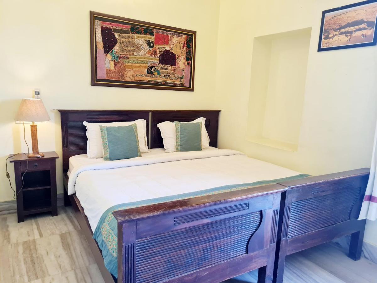 Hotel Shahi Garh 2*
