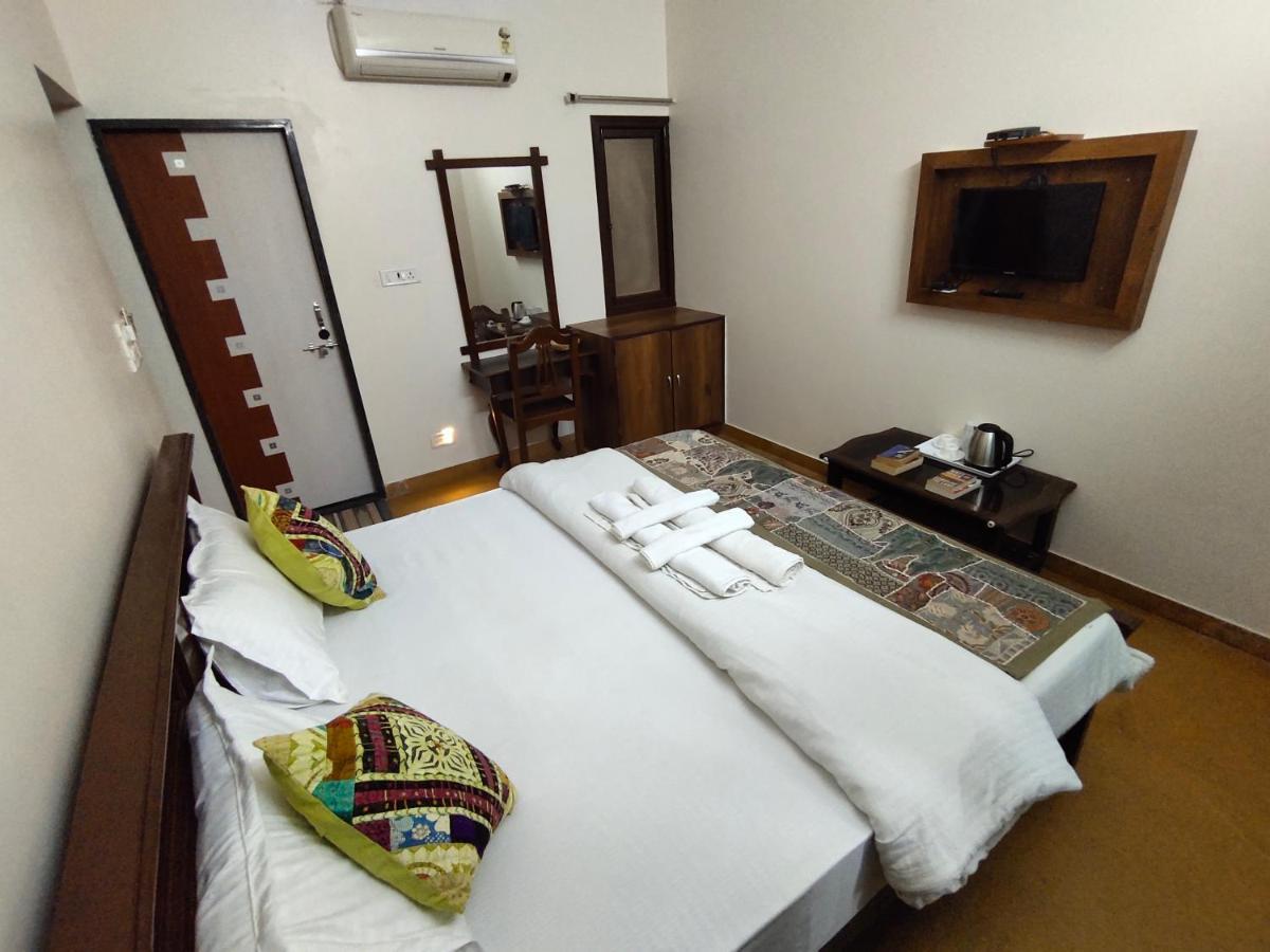 Sanjay Hotel