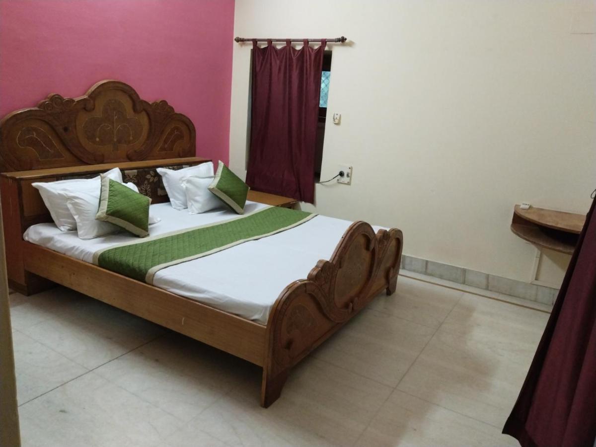 Desert Hostel *