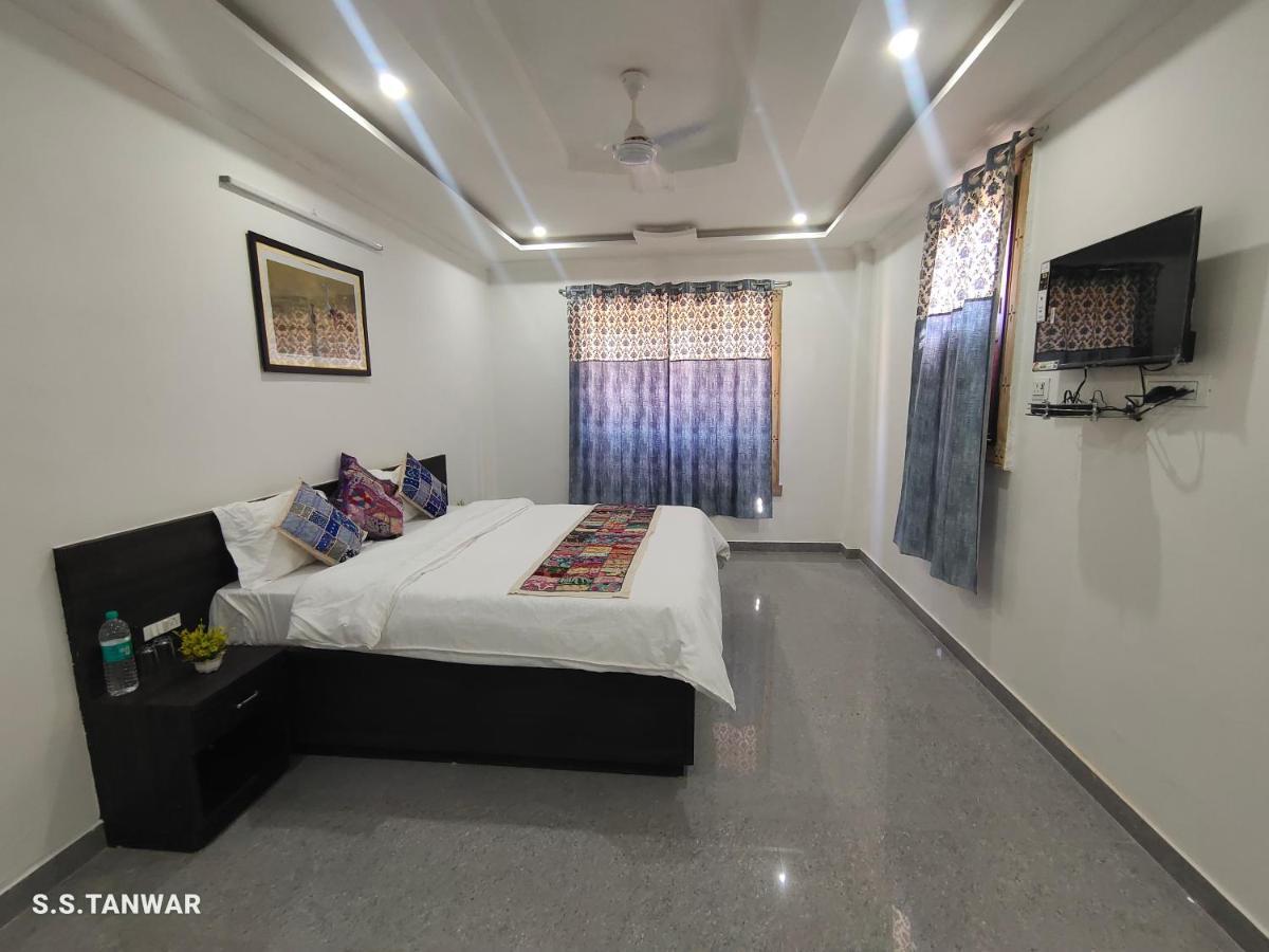 Hotel Pushkar Palace 3*