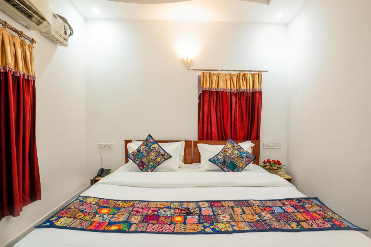 Garhmaru Hotel 3*