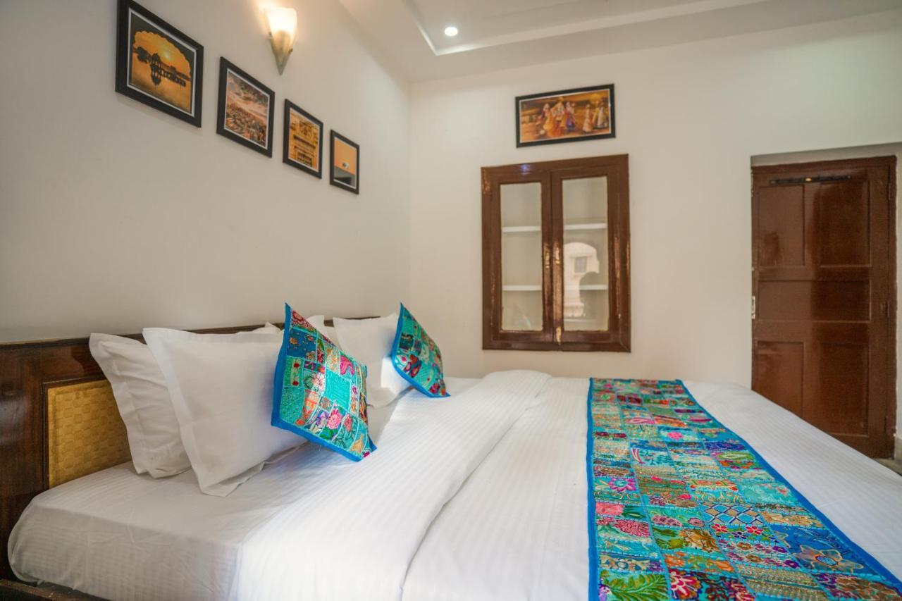 Hotel Garhmaru 3*