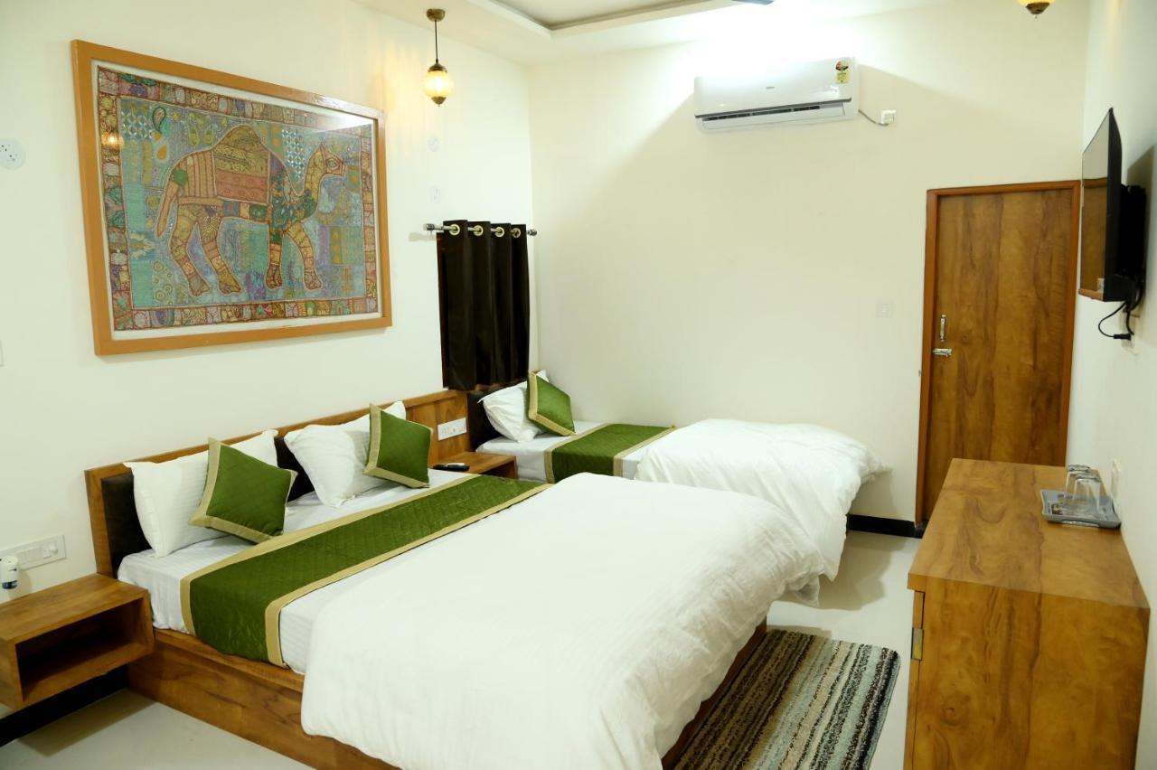Hotel The Travel Bug 2*