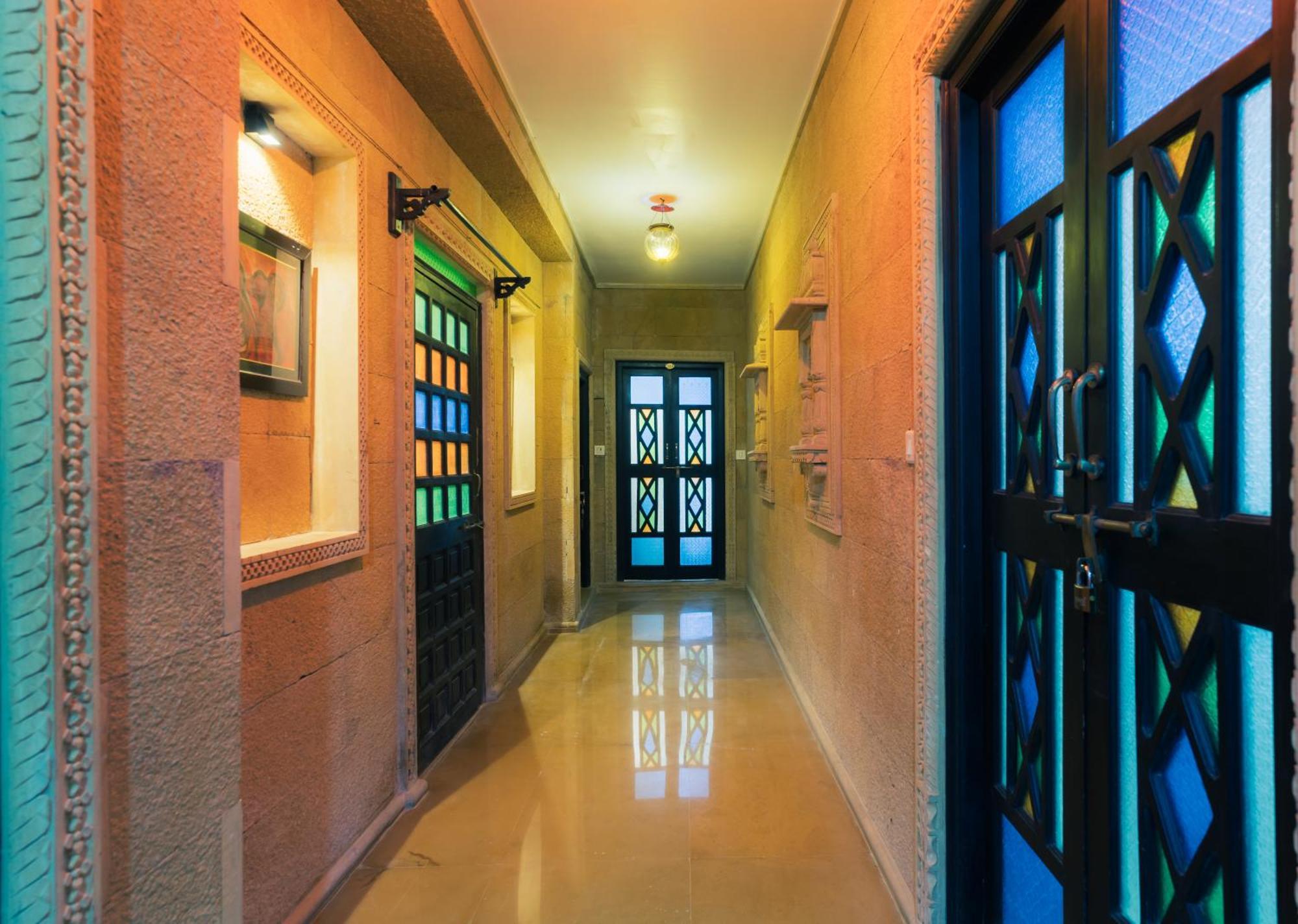 Hotel The Golden House 2*