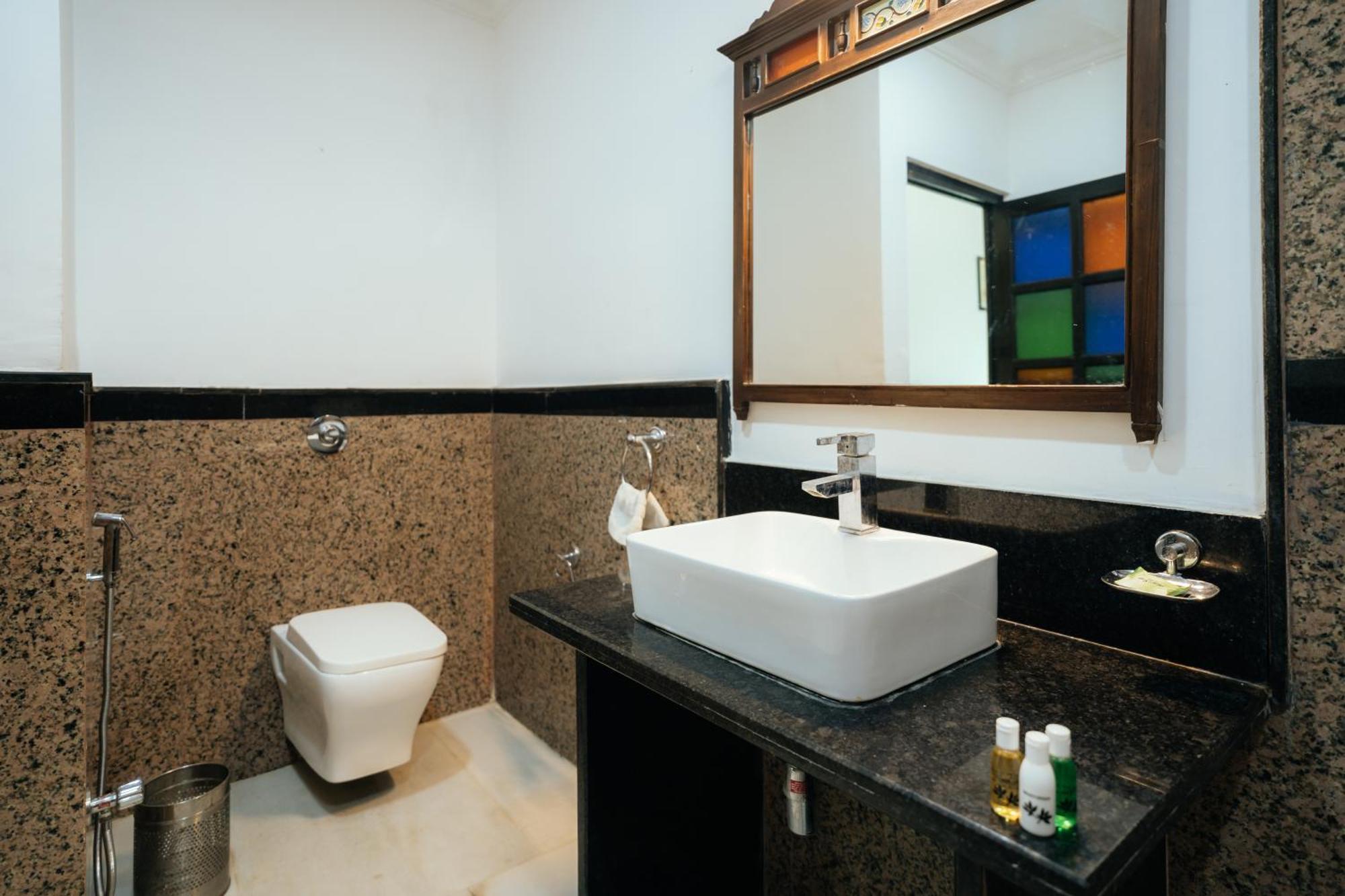 Hotel The Golden House 2*