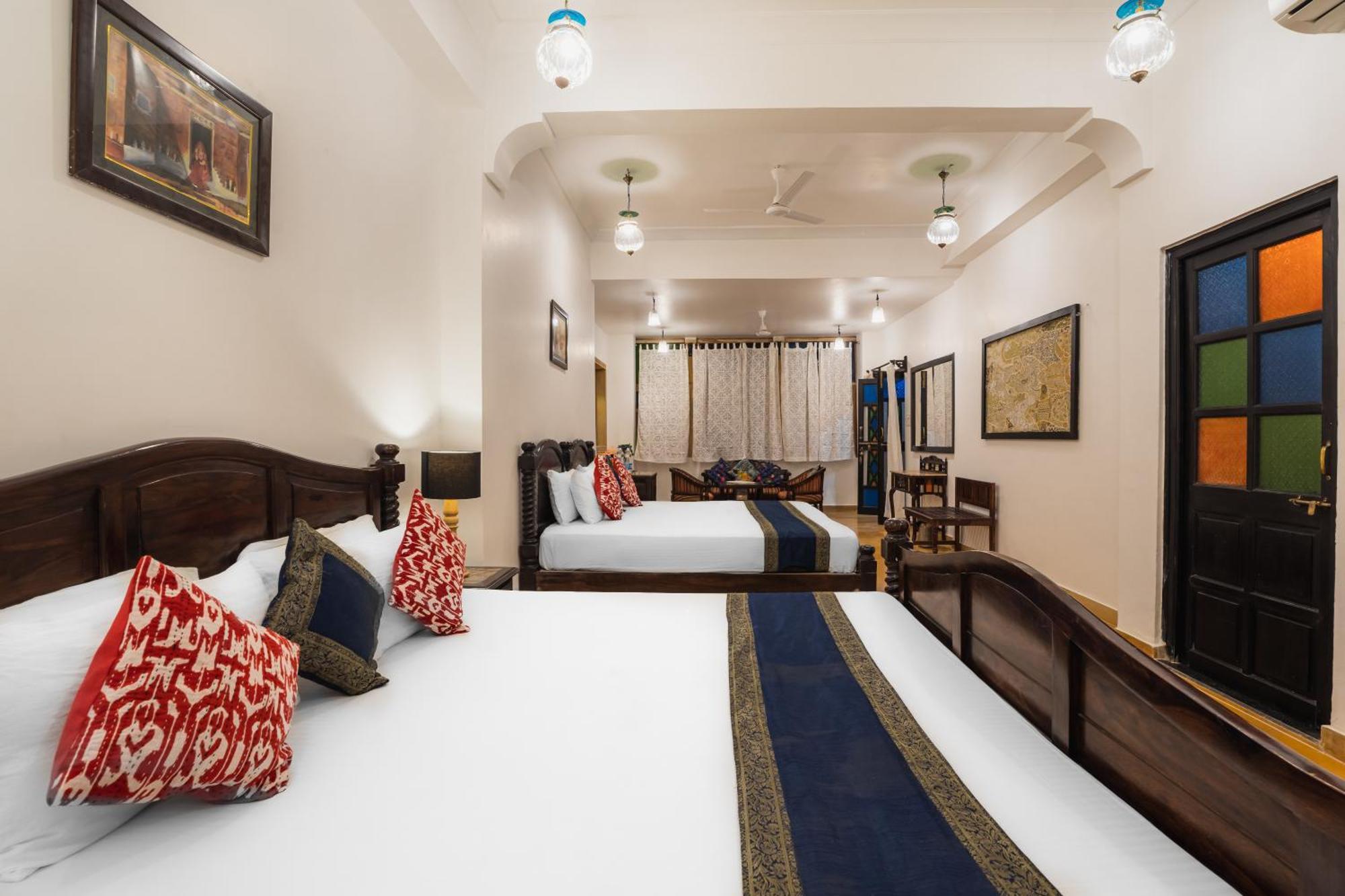 The Golden House Hotel 2*