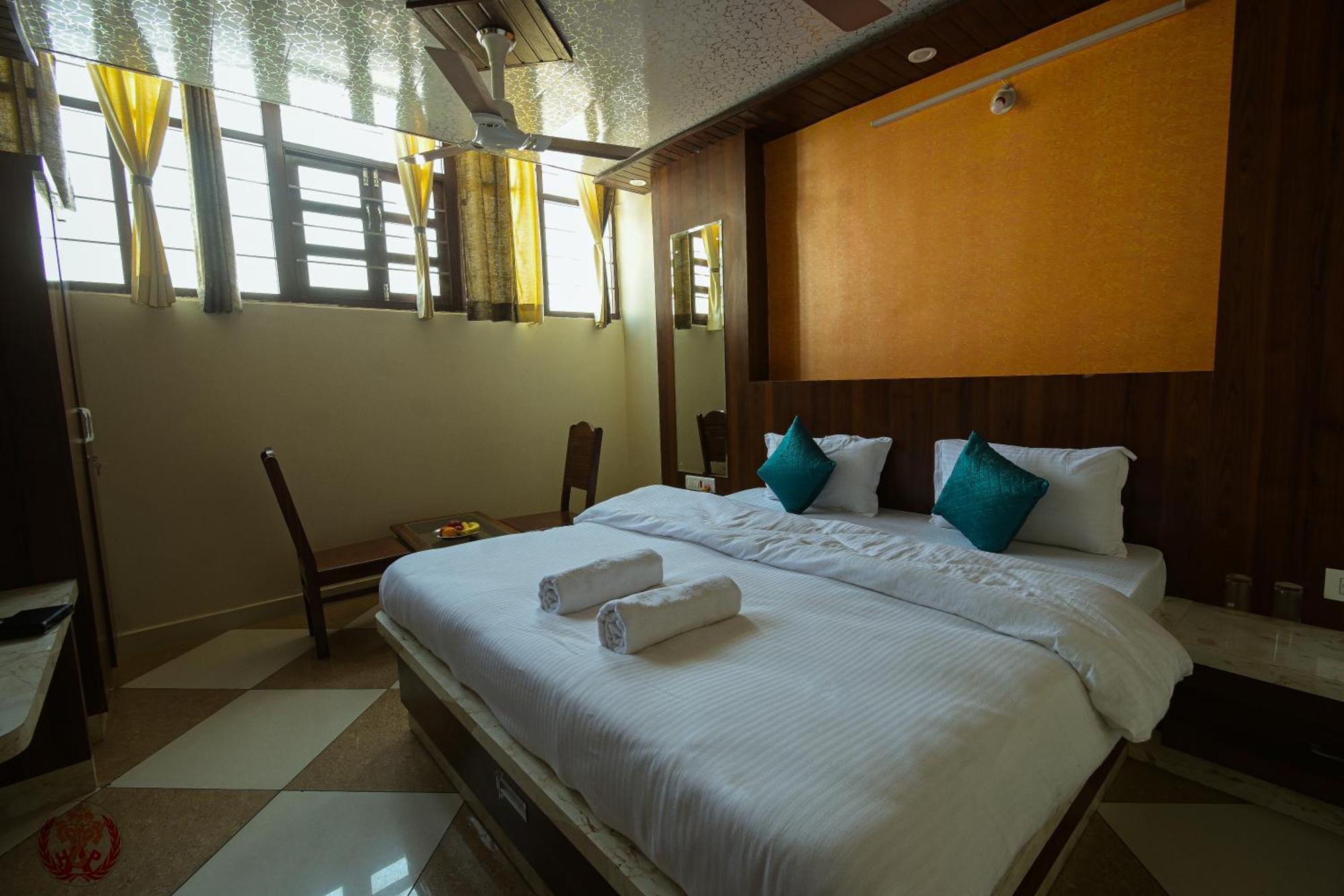 Ajeet Palace Hotel 3*