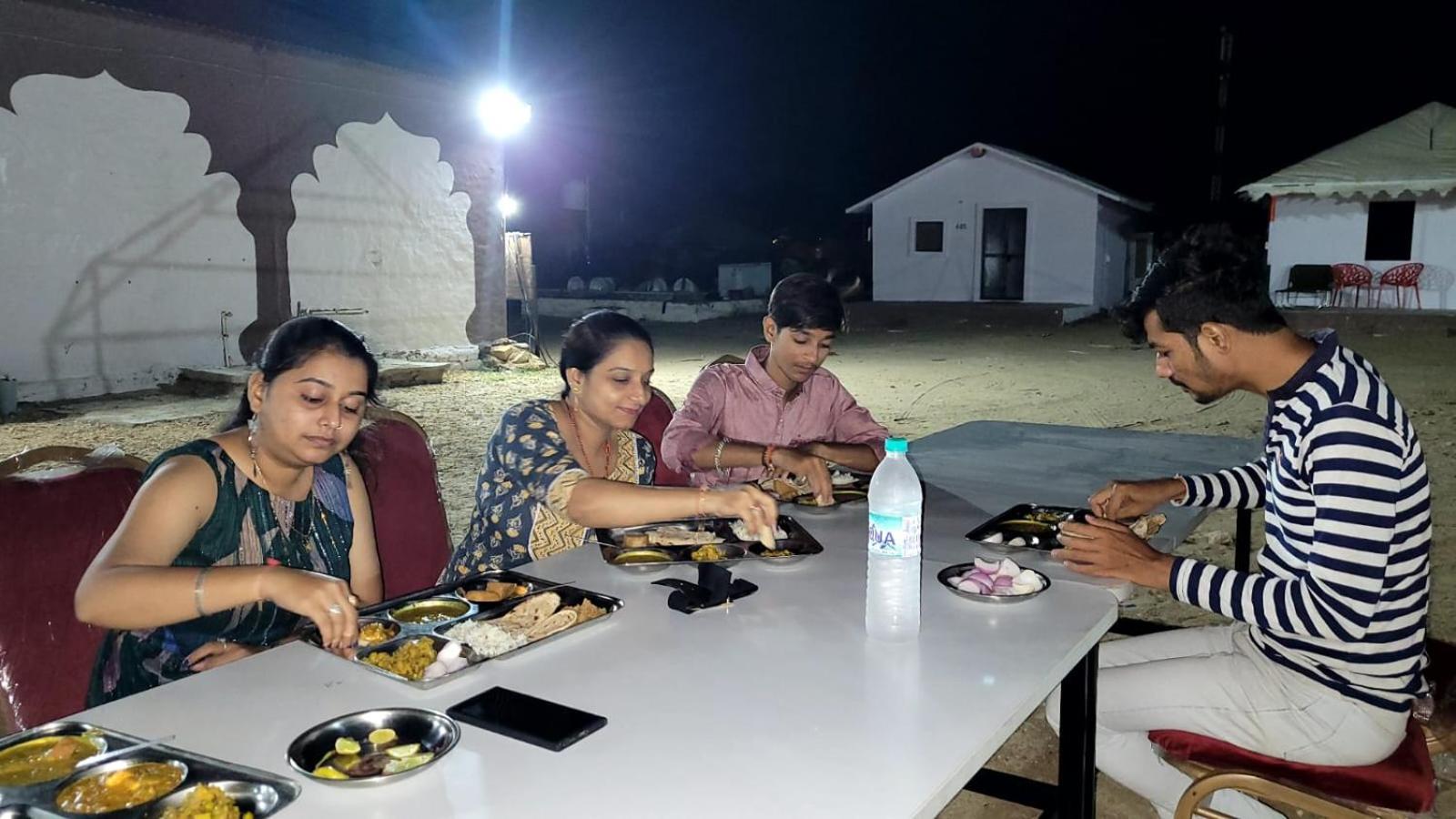 Hotel Deluxe Gujrat & Desert Camp Jaisalmer