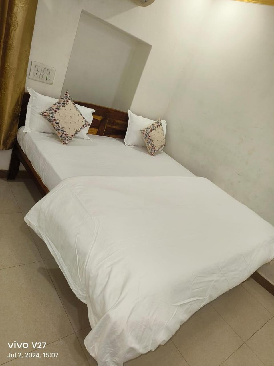 Deluxe Gujrat & Desert Camp * Jaisalmer