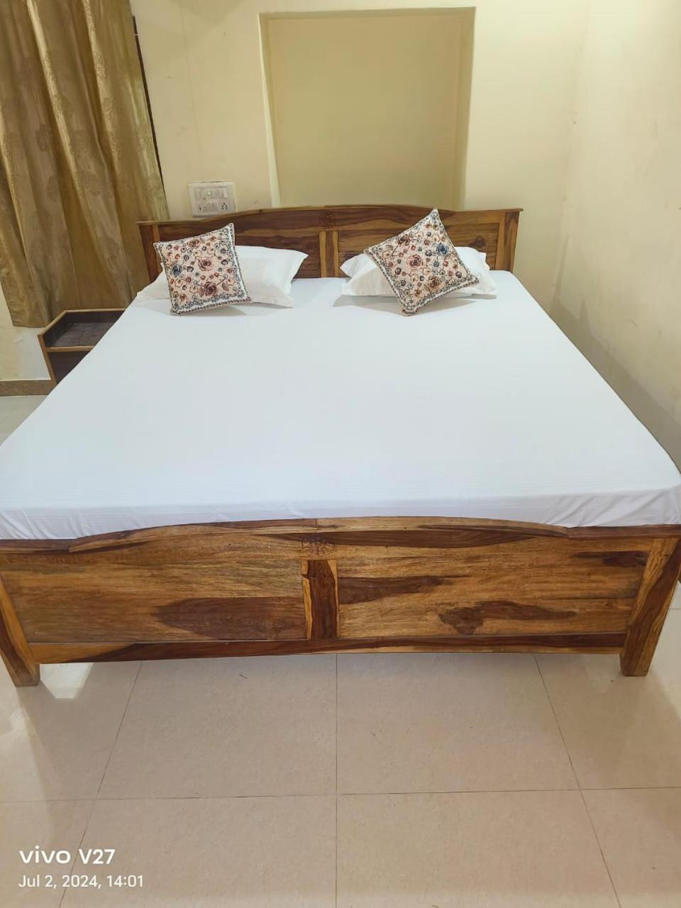 Hotel Deluxe Gujrat & Desert Camp *