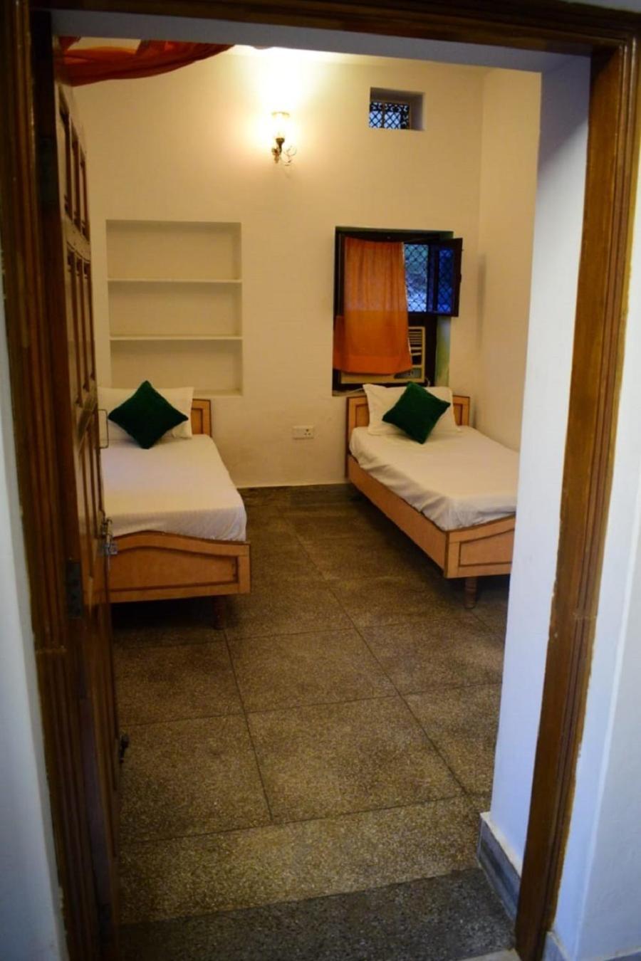 Lemonade Hotel 3*