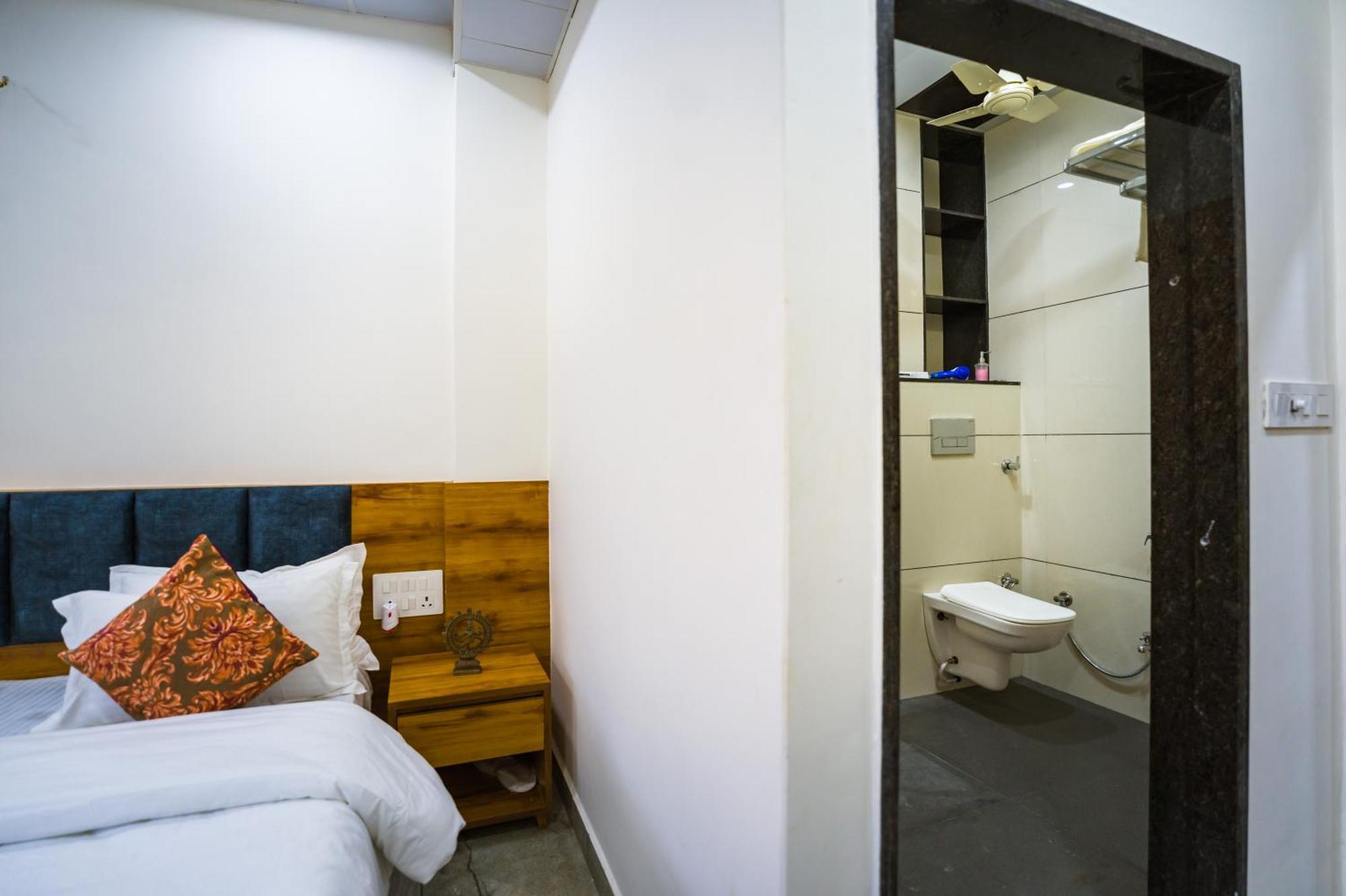 Ratan Hotel