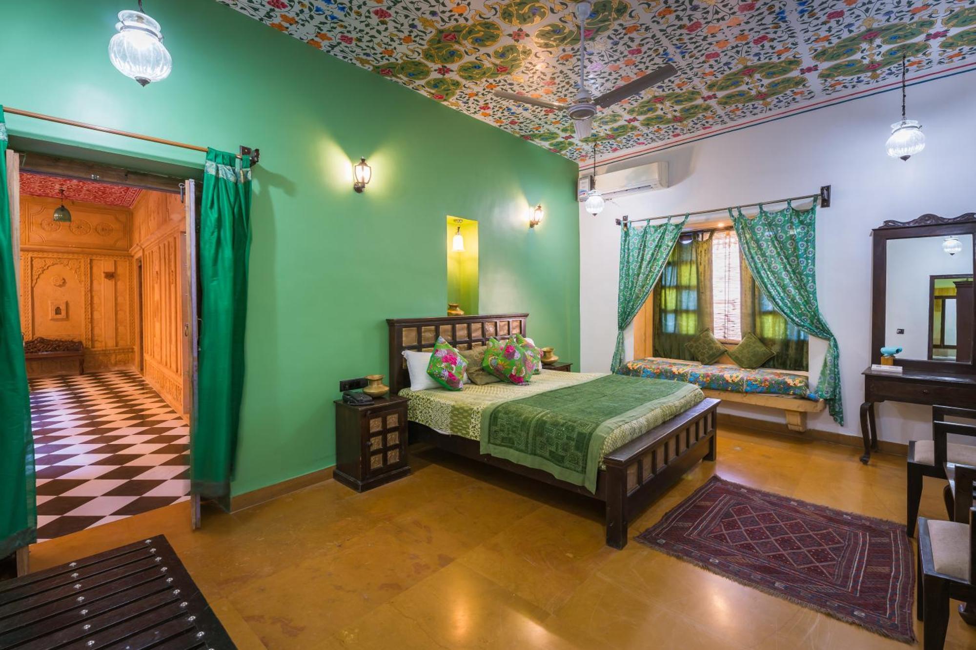 Heritage House 3*