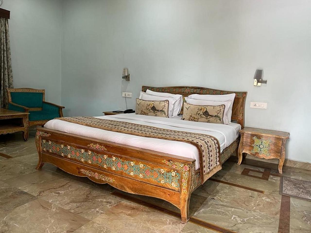 Foreign Hotel