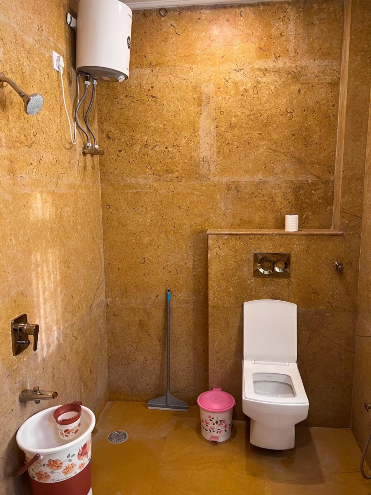 Hotel Garh 2*