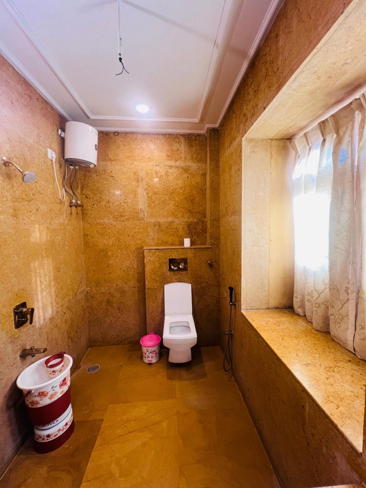 Garh Hotel 2*