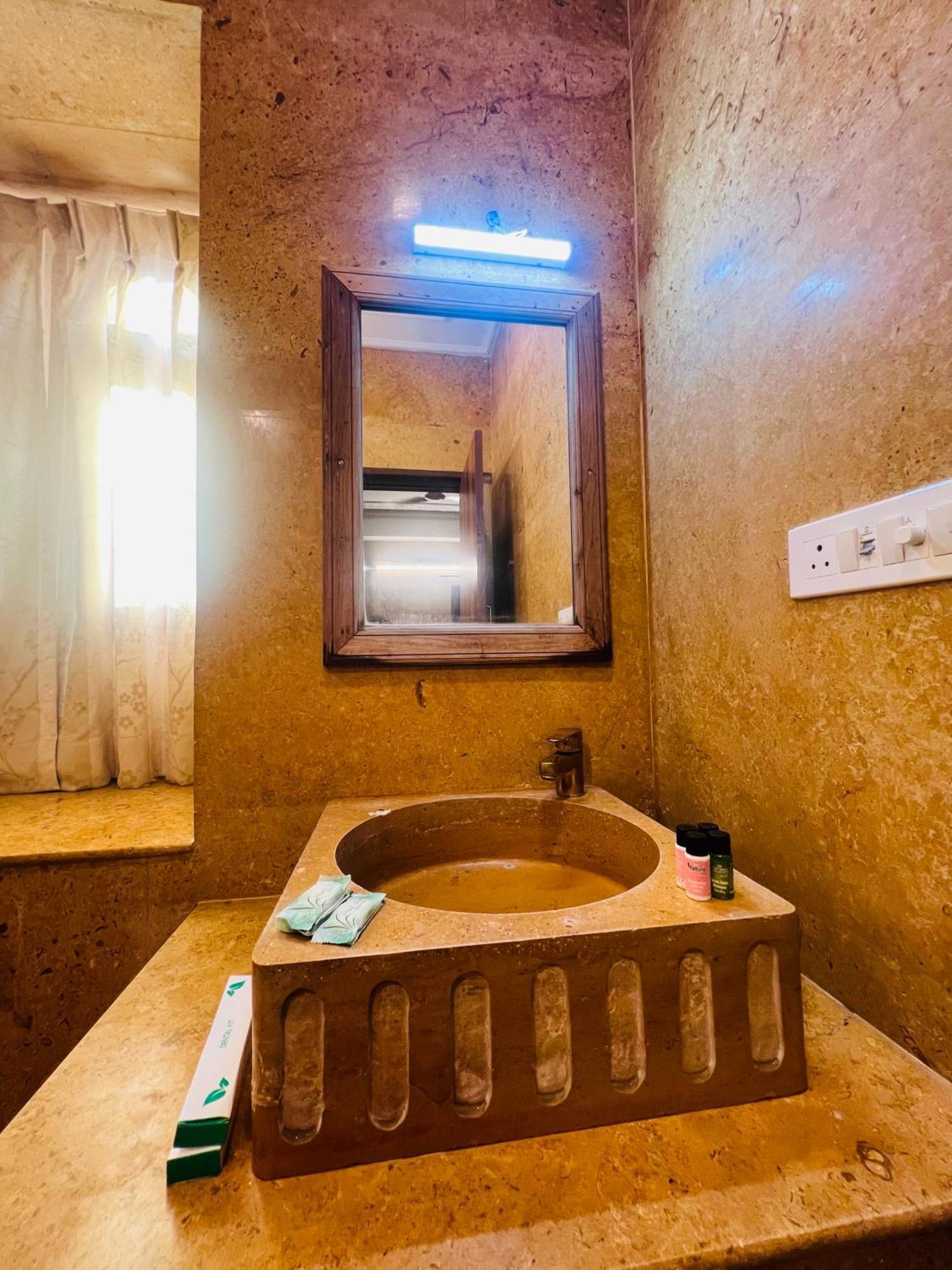 Garh Hotel
